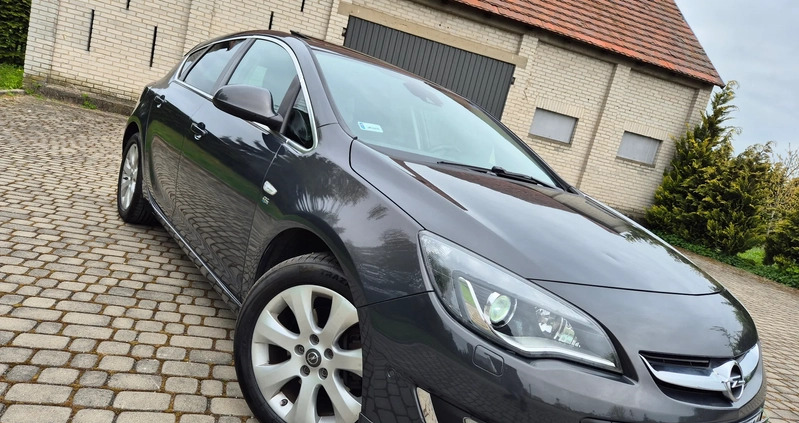 Opel Astra cena 40500 przebieg: 158907, rok produkcji 2014 z Człopa małe 742